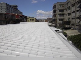 龍偉實業公司-鐵皮屋頂施作防水隔熱熱層施工